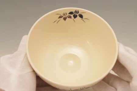 色絵菖蒲茶碗（作：須山昇華）
